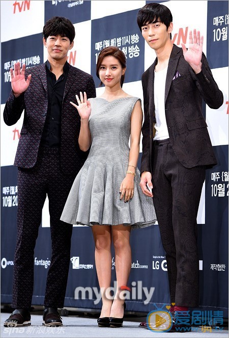 李尚允，金素恩，申成禄 10月13日下午，tvN新剧《欺诈游戏》举行发布会，申成禄、金素恩、李尚允等出席。该剧根据同名漫画改编，将于20日开播。