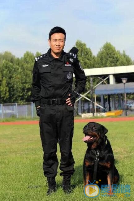 警花與警犬劇照