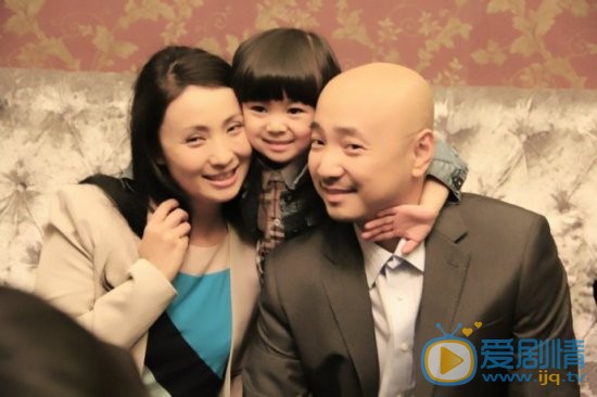 徐峥个人经历及家庭背景介绍 徐峥跟妻子女儿在一起照片