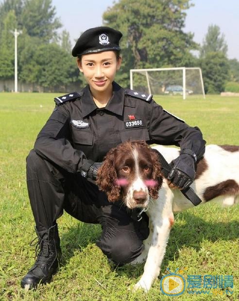 警花与警犬片场照