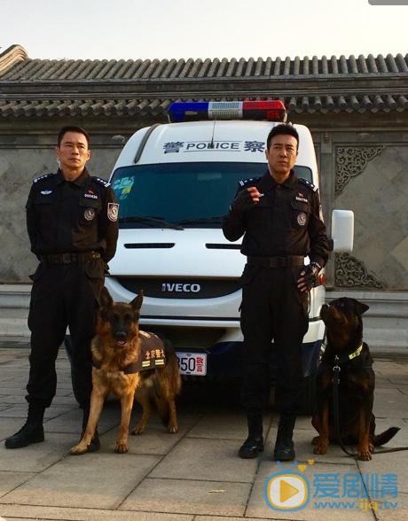 警花与警犬片场照