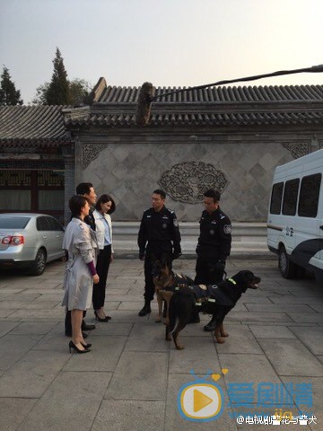 警花与警犬片场照