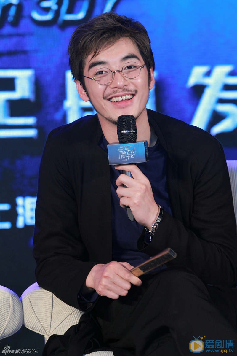 6月12日，由基美影业出品的悬疑惊悚电影《魔轮》在上海举行发布会，主演林心如、何润东、金世佳等亮相。