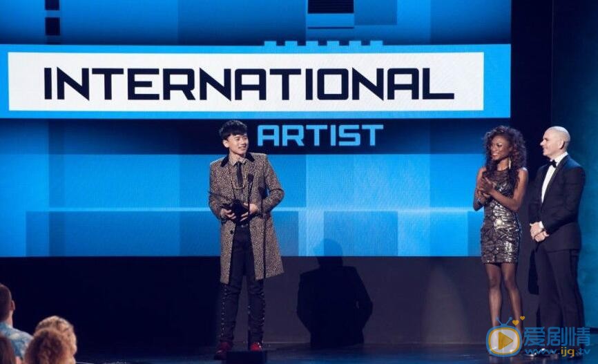 张杰在第42届全美音乐奖上获“年度国际艺人奖”  张杰个人资料介绍